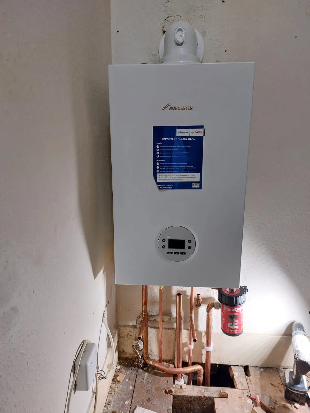 Worcester Bosch combi boiler freshly installed by Belmont in an Aberdeen home